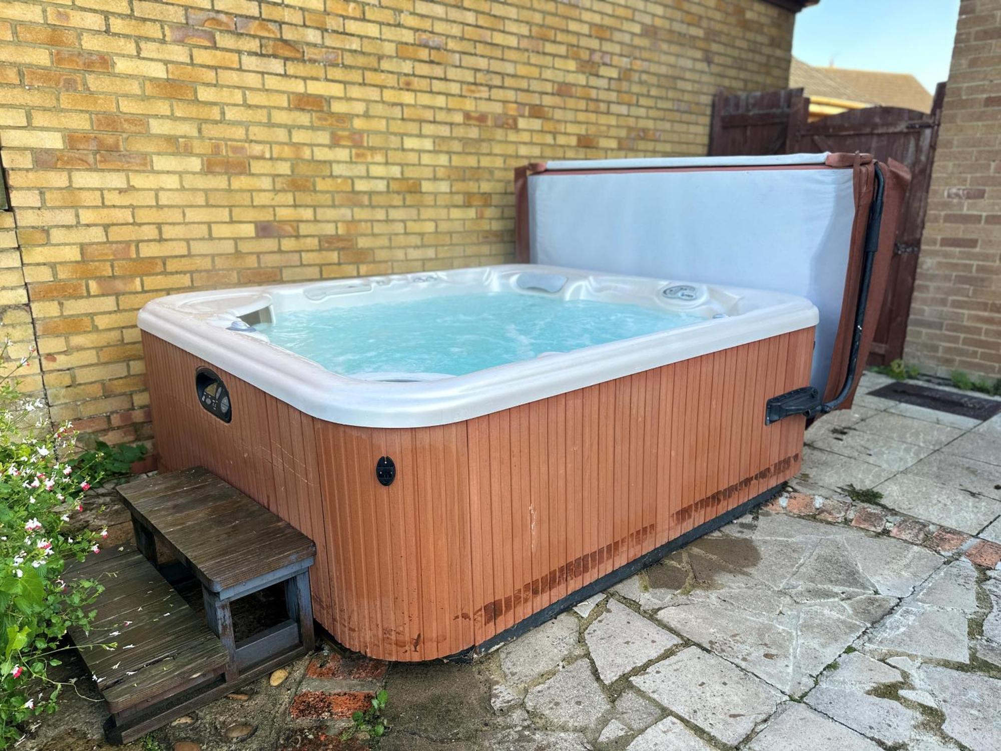 Kennedy Villa - 5 Bedroom House With Hot Tub, Wifi, Free Parkings, Close To Bicester Village Bagian luar foto
