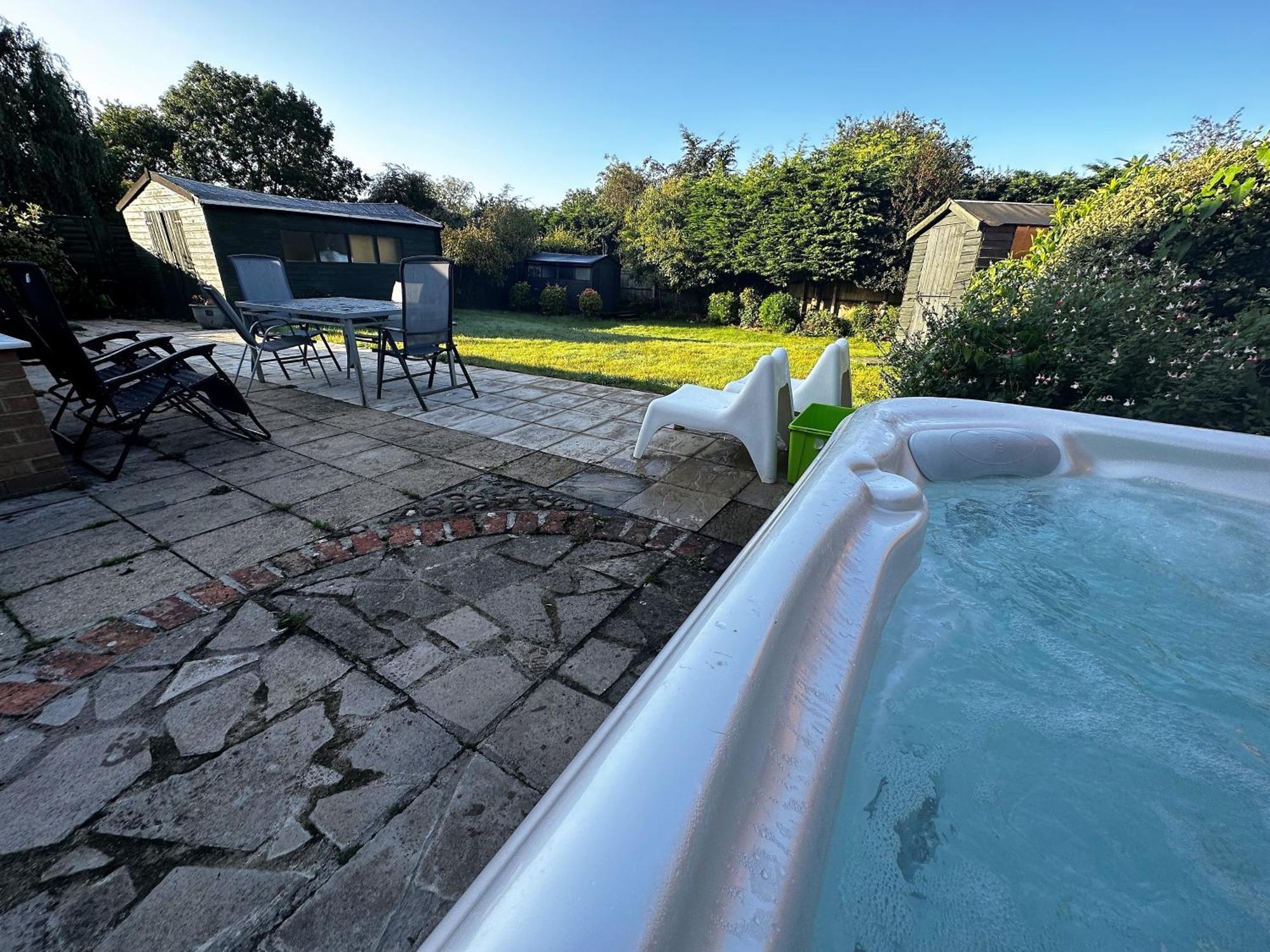 Kennedy Villa - 5 Bedroom House With Hot Tub, Wifi, Free Parkings, Close To Bicester Village Bagian luar foto