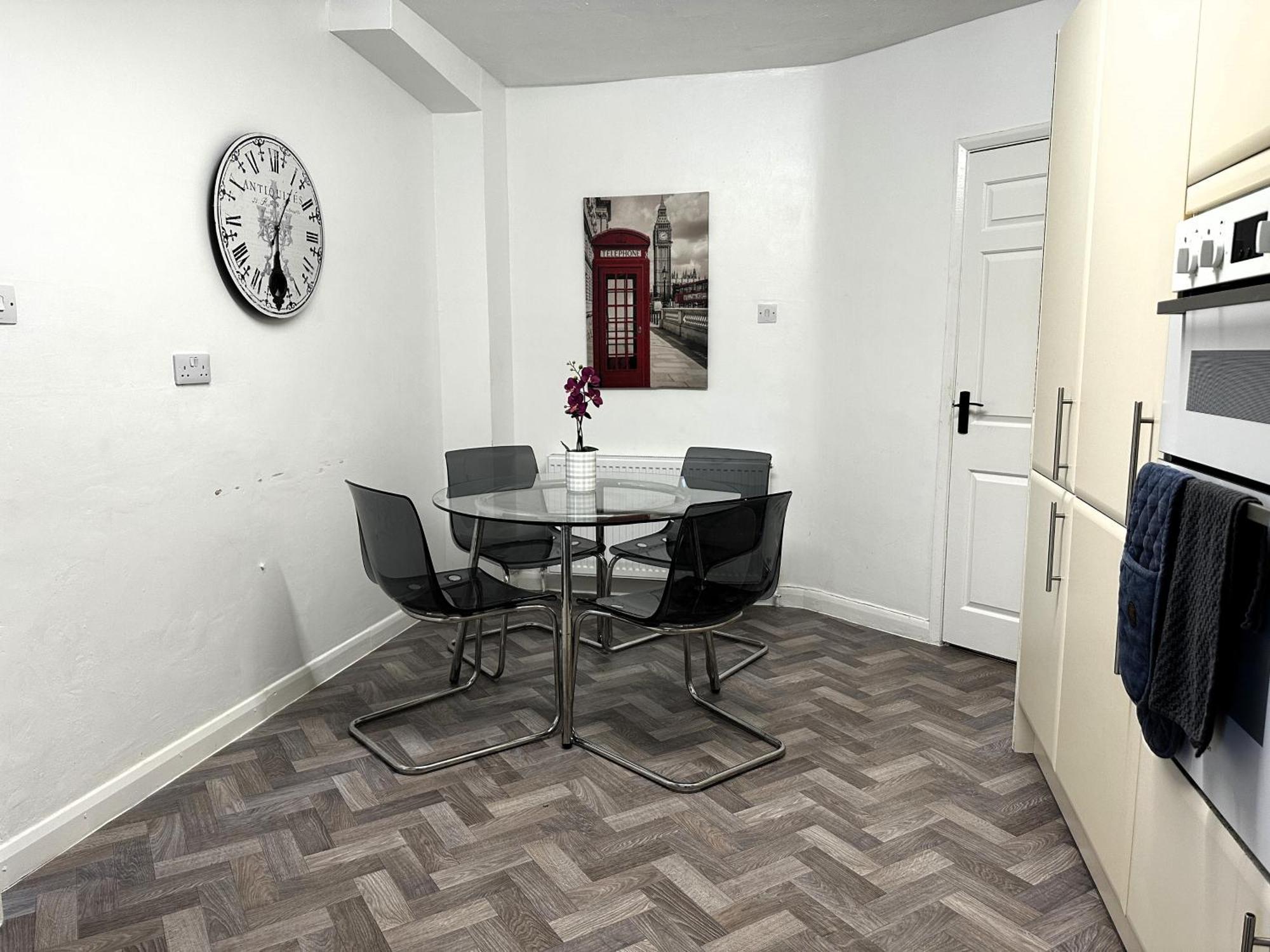 Kennedy Villa - 5 Bedroom House With Hot Tub, Wifi, Free Parkings, Close To Bicester Village Bagian luar foto