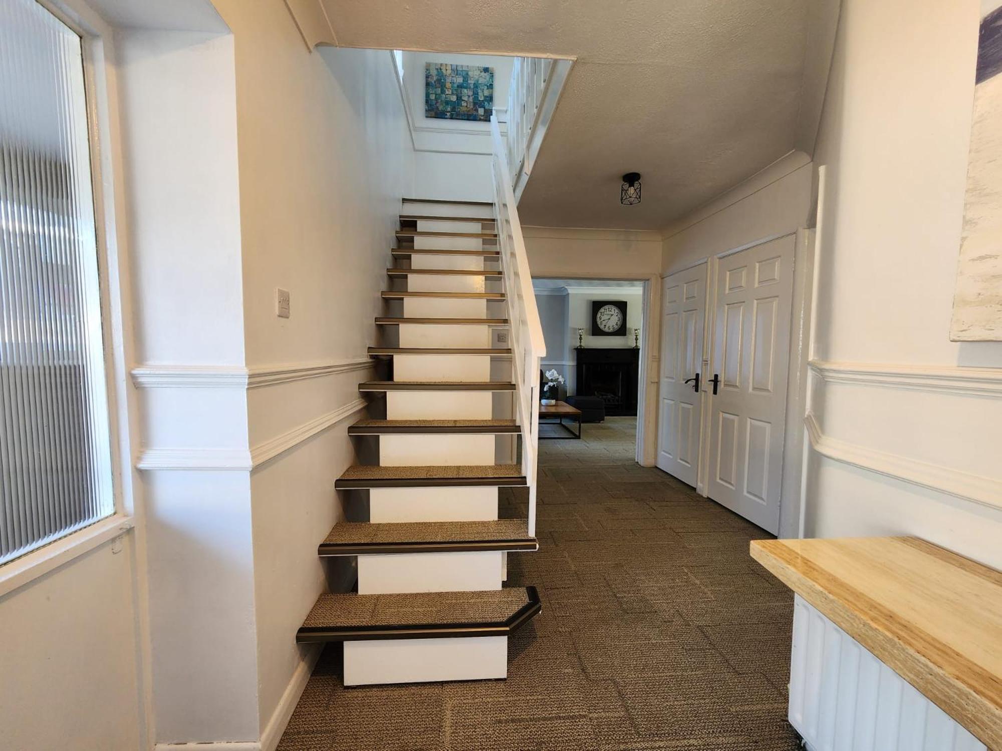 Kennedy Villa - 5 Bedroom House With Hot Tub, Wifi, Free Parkings, Close To Bicester Village Bagian luar foto