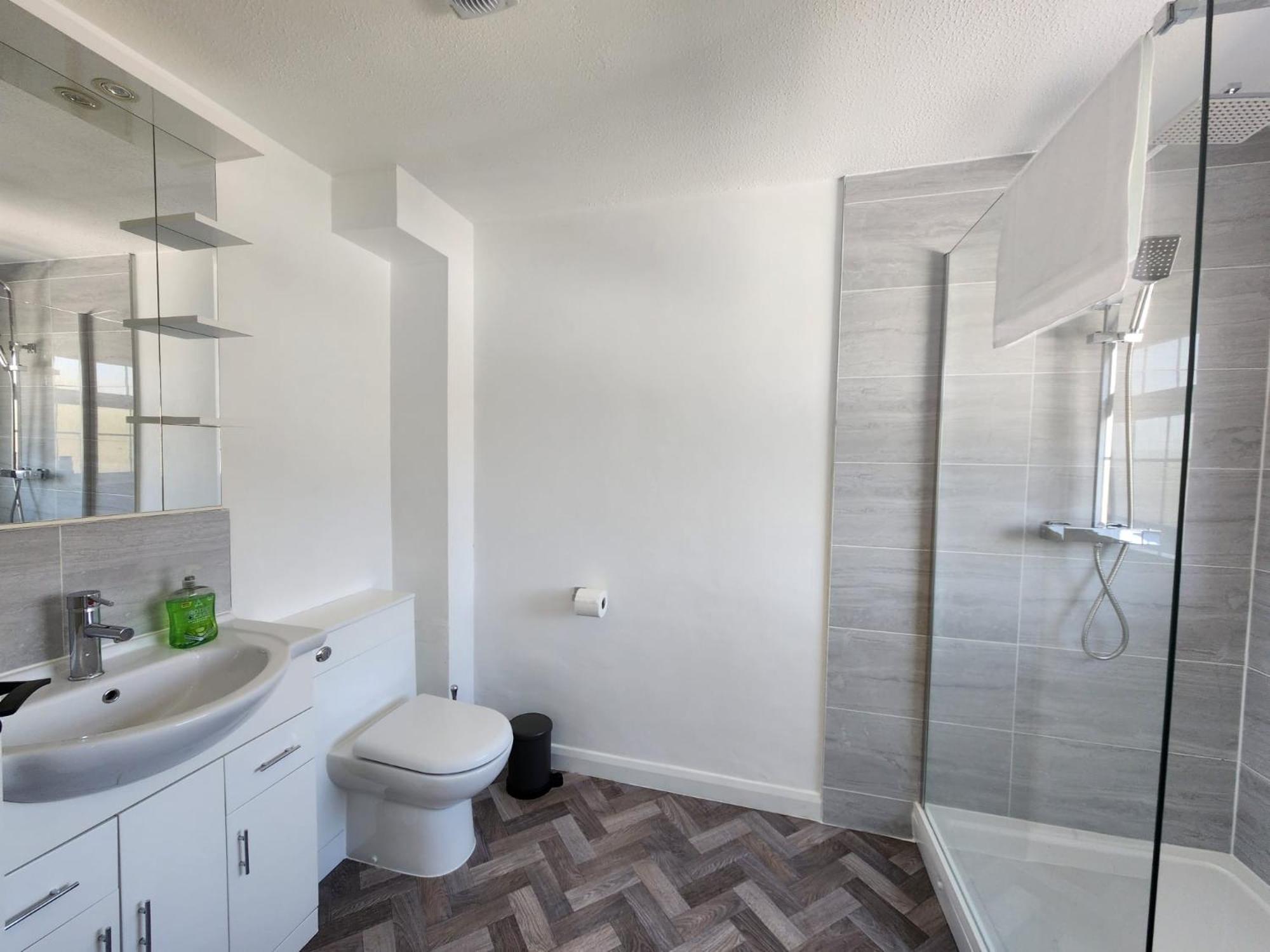 Kennedy Villa - 5 Bedroom House With Hot Tub, Wifi, Free Parkings, Close To Bicester Village Bagian luar foto