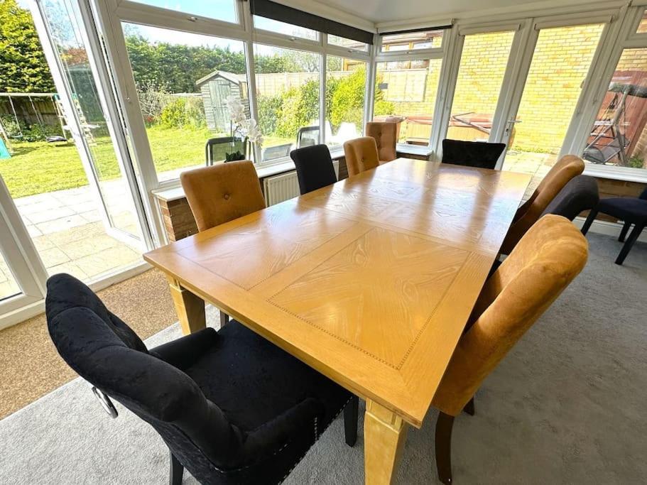 Kennedy Villa - 5 Bedroom House With Hot Tub, Wifi, Free Parkings, Close To Bicester Village Bagian luar foto